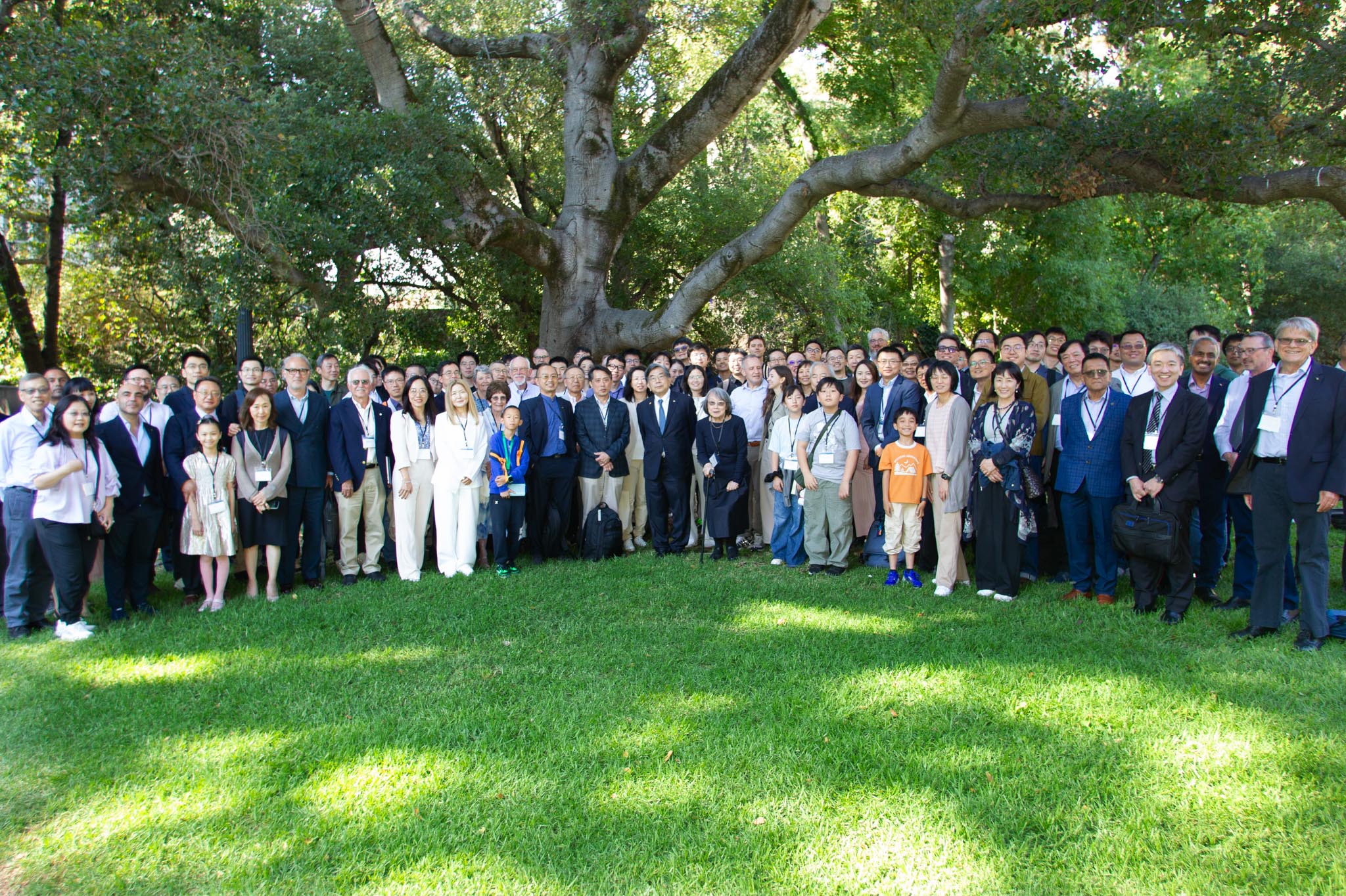 Group photo of Tomizuka Fest attendees on the lawn